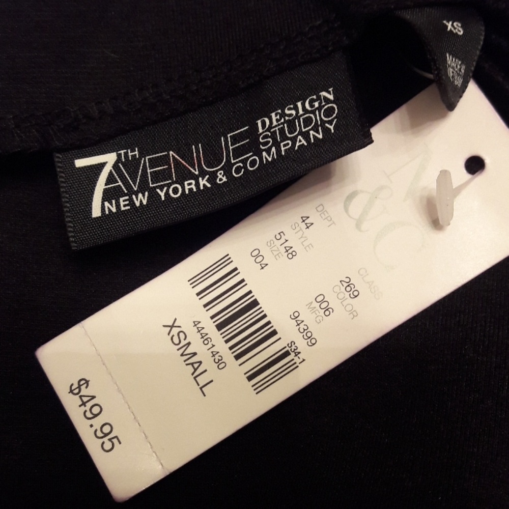 New York & Company/ Sleeveless/ Floral/Knit Top - Picture 7 of 8